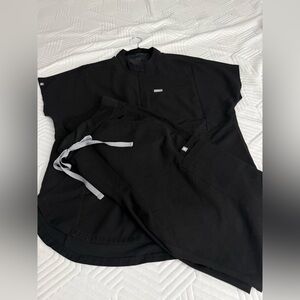 Figs scrub set. Montex top- Large
Pants:high waist yola skinny- large/regular.